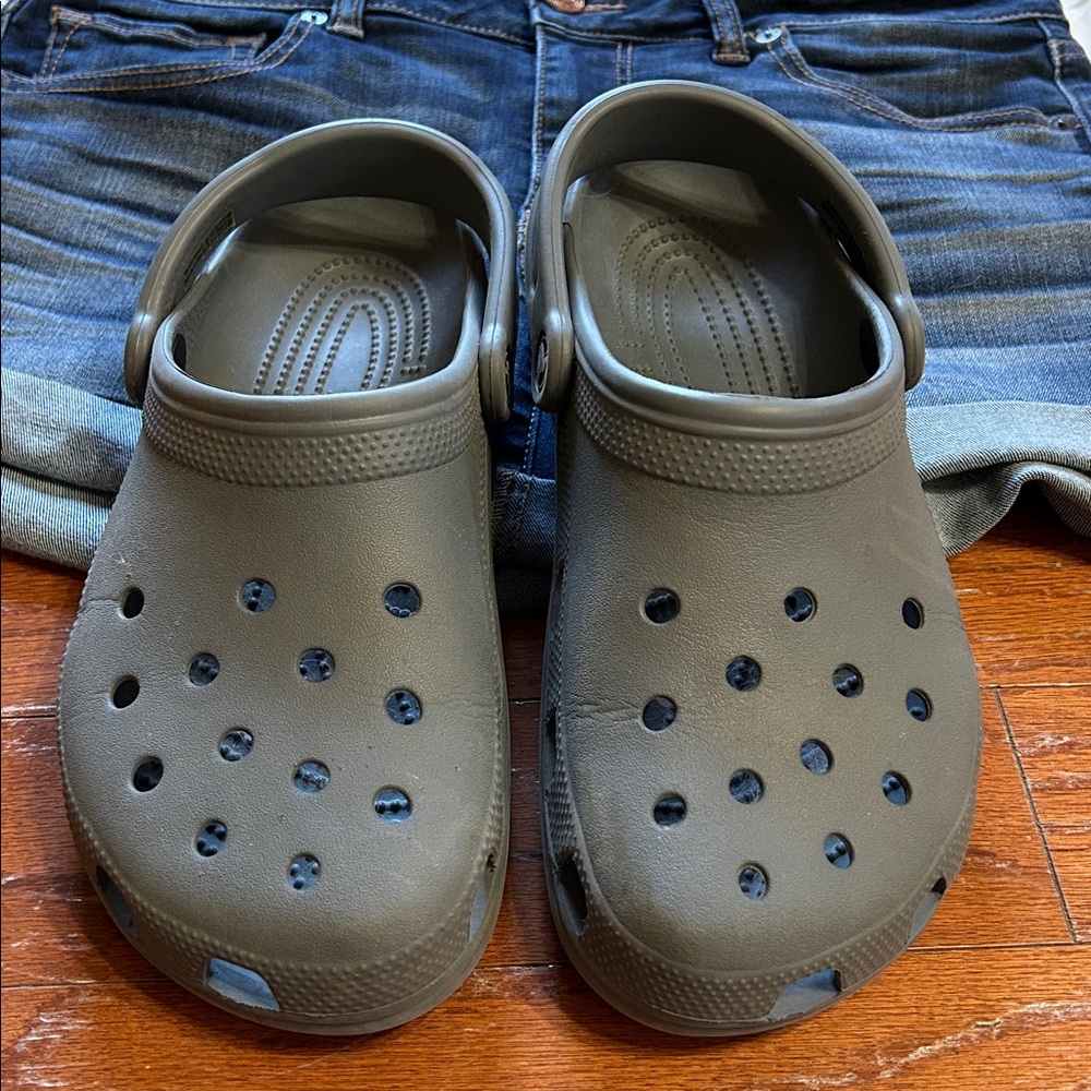 Grey Crocs - Picture 3 of 8